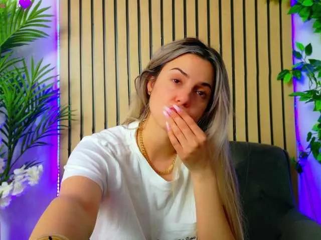 AriannaSins from BongaCams