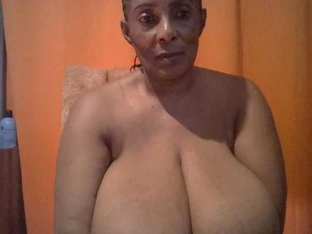 Busty8 on BongaCams