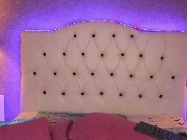 curvy-queen from BongaCams is Freechat