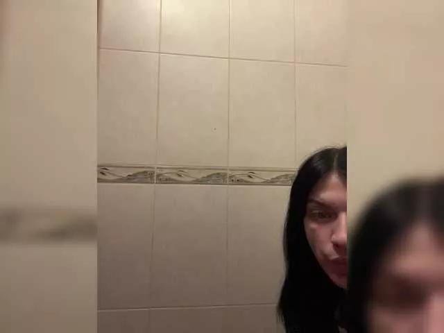 Laylay13 on BongaCams 