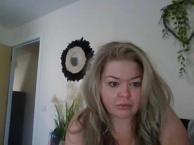 Mistresslexi-xxx on BongaCams
