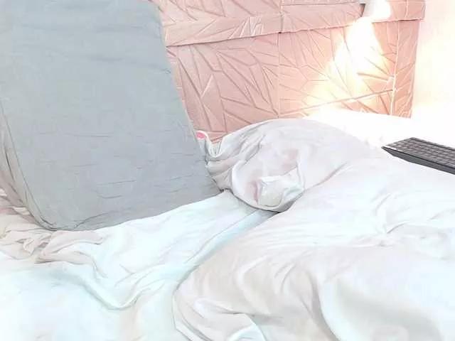 mommy-loves-cock from BongaCams