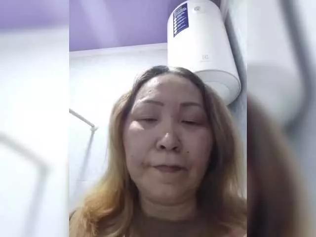 Qweentis on BongaCams 