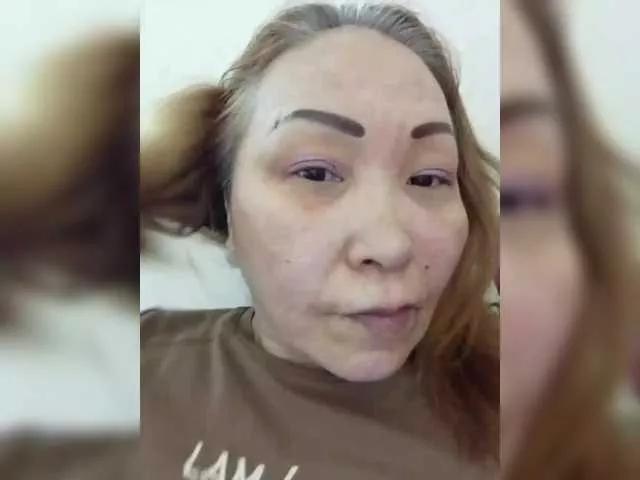 Qweentis on BongaCams 