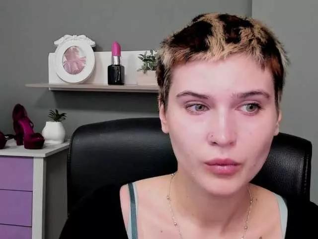 soft-sarah from BongaCams is Freechat