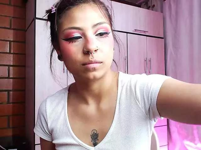 Sweetred11 on BongaCams 