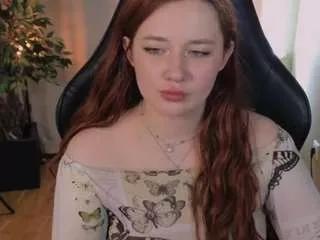 carolinawinter from CamSoda is Away