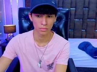 fem-loui from CamSoda is Freechat