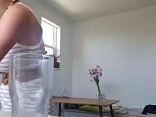 hannylouisa from CamSoda