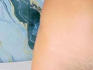 littleissues from CamSoda is Freechat
