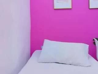 petitelittleebonyy from CamSoda is Freechat