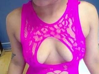 tiny-whore18 from CamSoda is Freechat