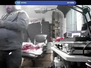 kinkybiguy14 on Chaturbate 