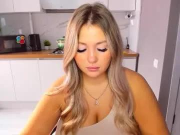 sarahmils — topless #bigboobs #naturaltits #femdom #mommy #smoke  [800 tokens remaining]