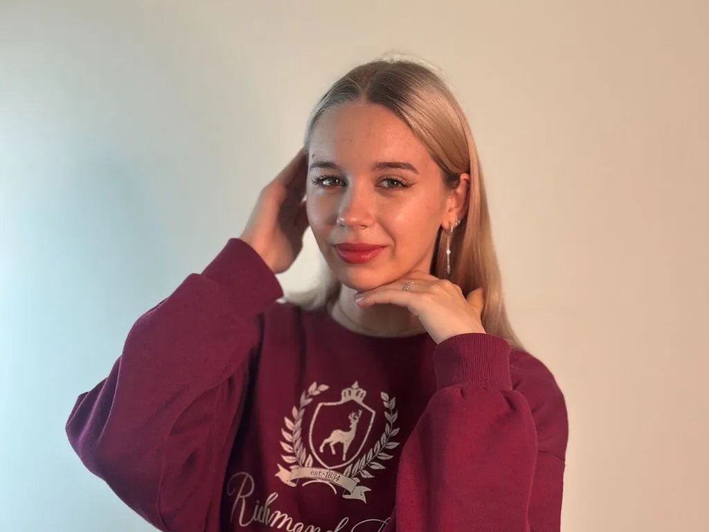 AliceWoody —  I enjoy genuine conversations and cozy evenings at home