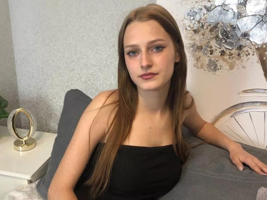 CamillaFoxi from LiveJasmin is Private