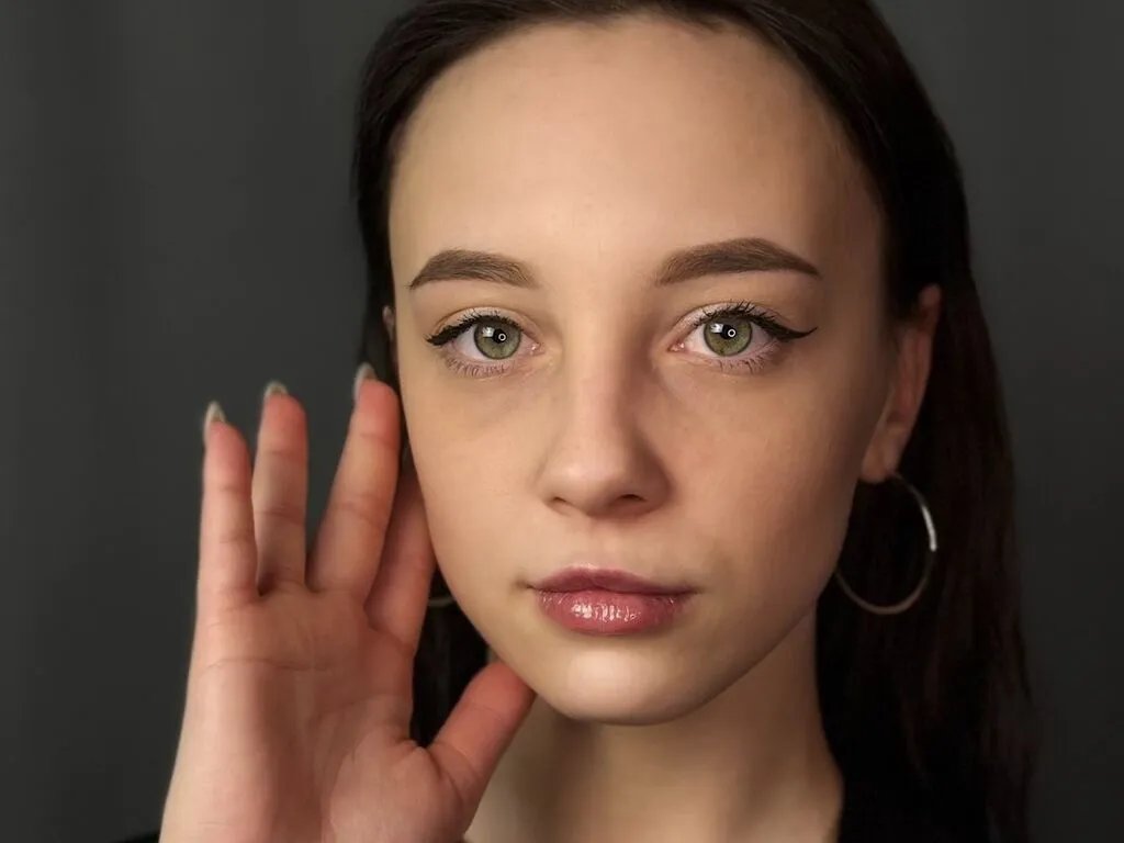 EllynDarvish — I love sports and walking in warm weather, I love visiting museums, I like looking at paintings and more ^^ 
I love  ice cream and I love minis