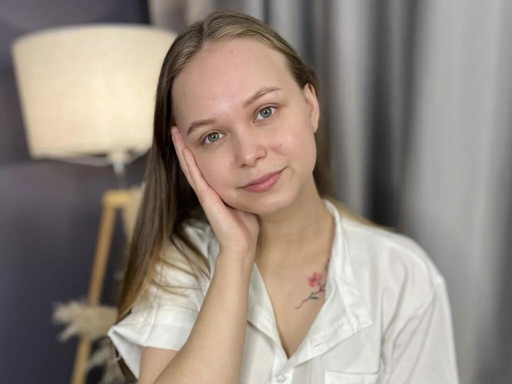 ElwynaBucher from LiveJasmin is Freechat