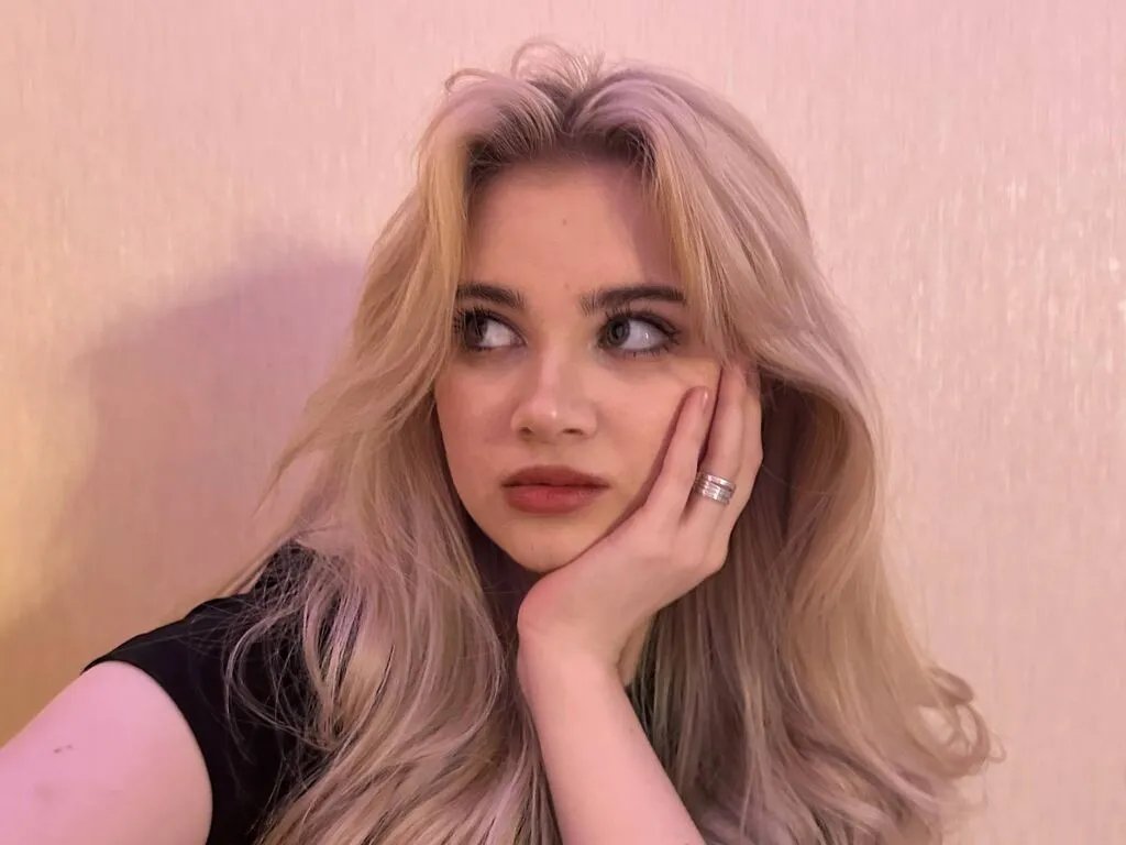 LatoyiaCanpos — I love gentle attention, sincere compliments, and respectful communication. I enjoy beauty, fashion, and creating a pleasant atmosphere around me. Soft lighting, nice music, and calm vibes make me feel happy. I also appreciate people who are patient...