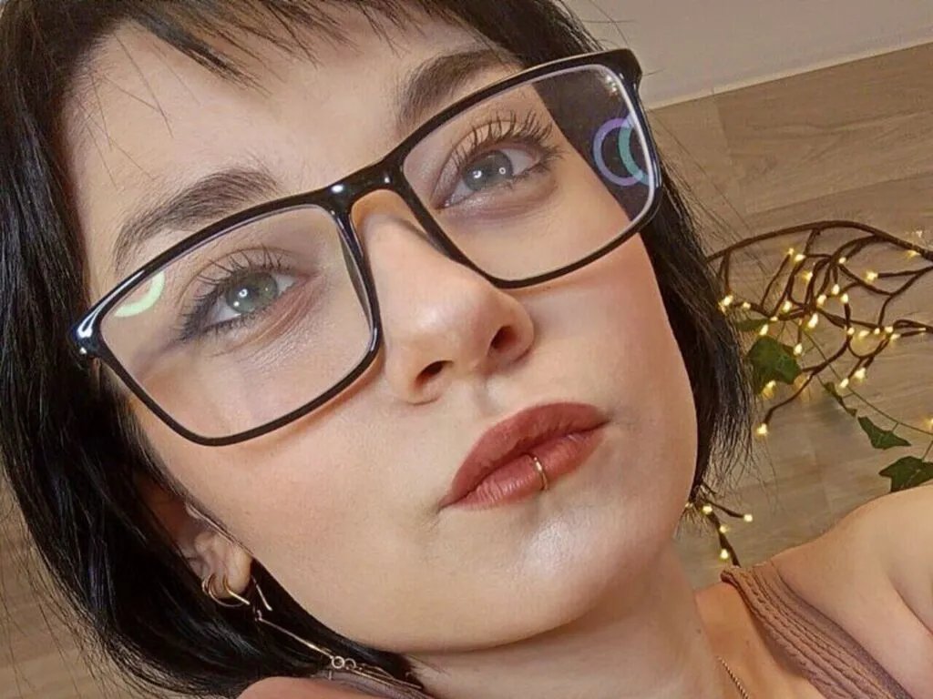 ScarleWhisper — Group on LiveJasmin