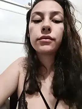 AlanaDesire on StripChat 