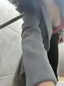 AlanaDesire on StripChat 