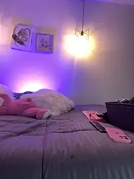 Aliceee_11 on StripChat