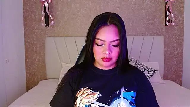 Amaranta_carey — Zoom pussy + rub + 1 finger