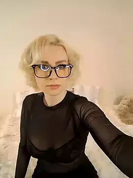 AureliaDoux on StripChat