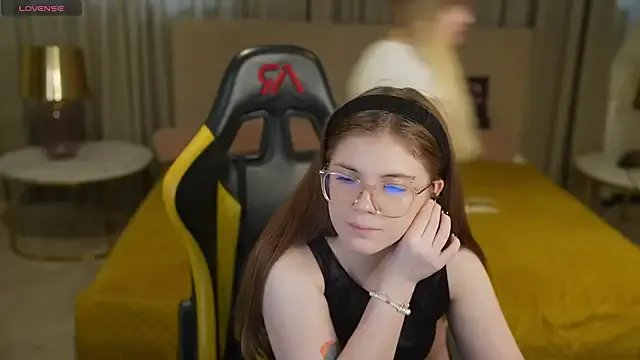 Ava_kiss054 — handbra