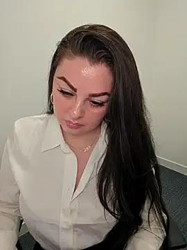 BaddieBellaUK on StripChat 