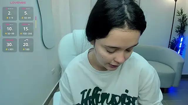 Bella-hadiid on StripChat 