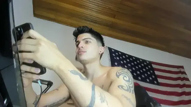 charlie_hotxxx on StripChat