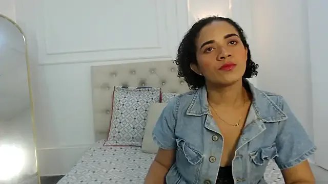 charlotte_dante212 on StripChat