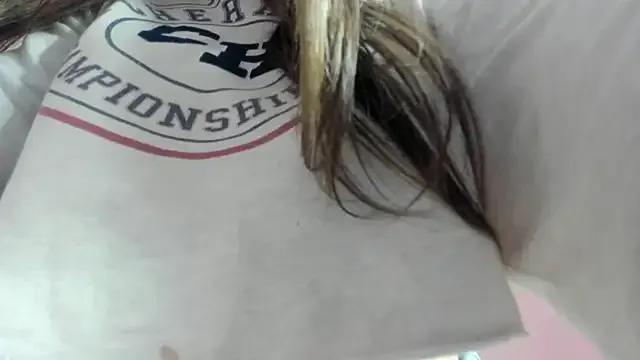 dolly_zoe on StripChat 