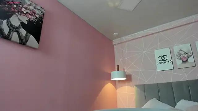 dolly_zoe on StripChat 