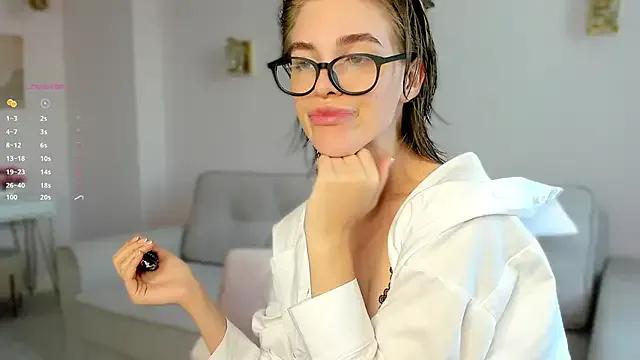 EleneButton on StripChat 