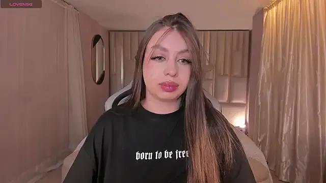 EllaClark on StripChat 