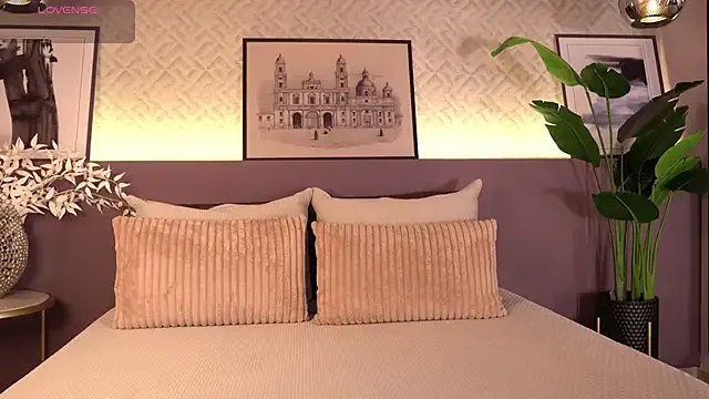 ElleDiane on StripChat