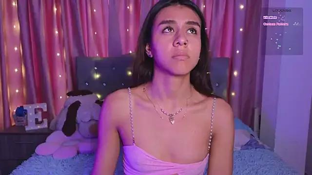 Emiily_Scott1 — Rub my petty asshole with oil 