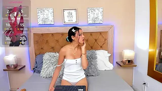 EmilyJonns — Freechat on StripChat