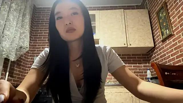 EmmaLeexth on StripChat 