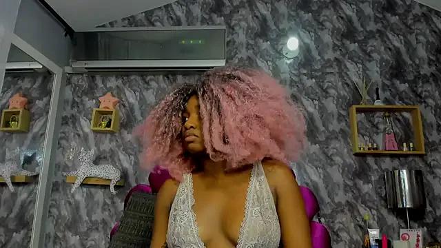 EMMAPARISS on StripChat 