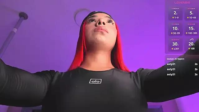 Emmily_Savage on StripChat 