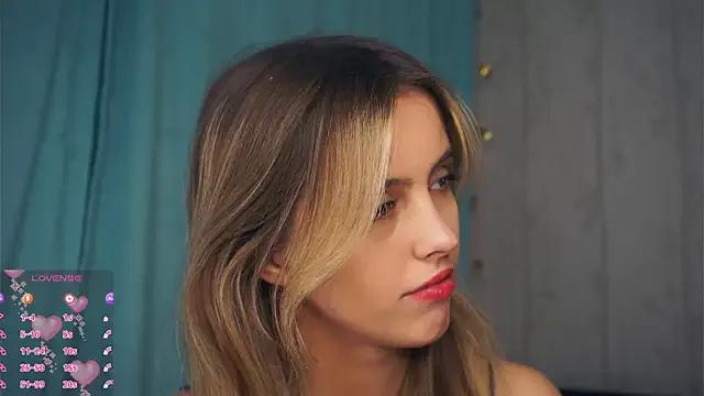 FannyHewson on StripChat 