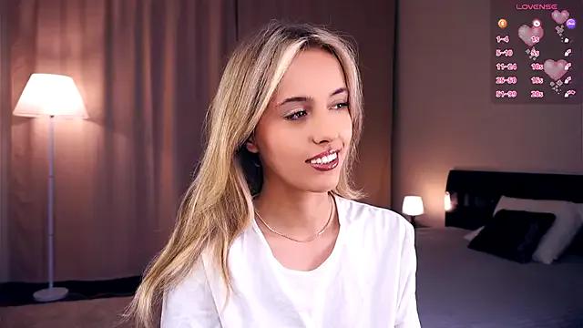 FannyHewson on StripChat 