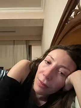 HellaryTourent on StripChat