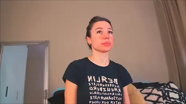 InsideMia — last tipper gets toy control 5 min