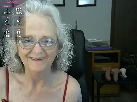 JoleneDelacroix — Remove my top & flash my tities