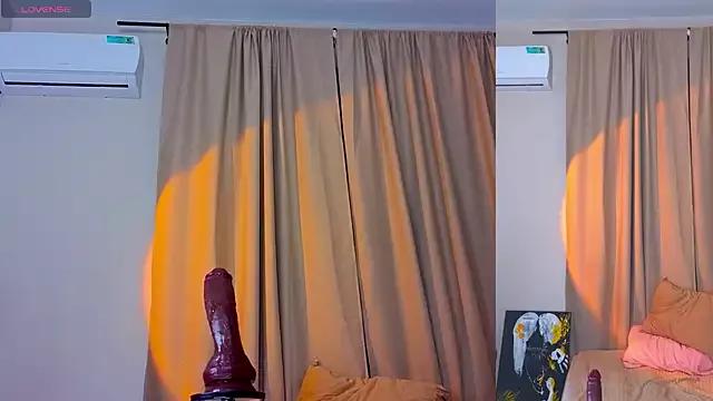 KateBleare from StripChat is Freechat